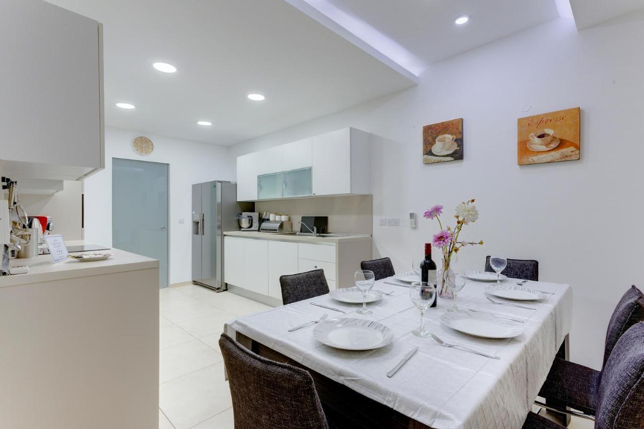 Luxury Apt W/ Side Seaviews And Pool, Top Location Sliema Exteriér fotografie