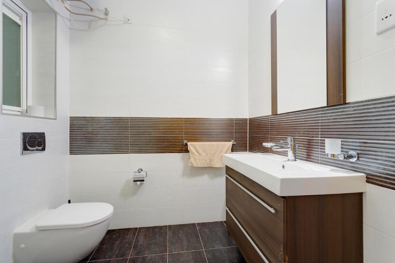 Luxury Apt W/ Side Seaviews And Pool, Top Location Sliema Exteriér fotografie