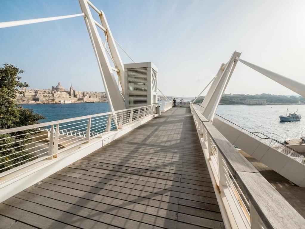 Luxury Apt W/ Side Seaviews And Pool, Top Location Sliema Exteriér fotografie